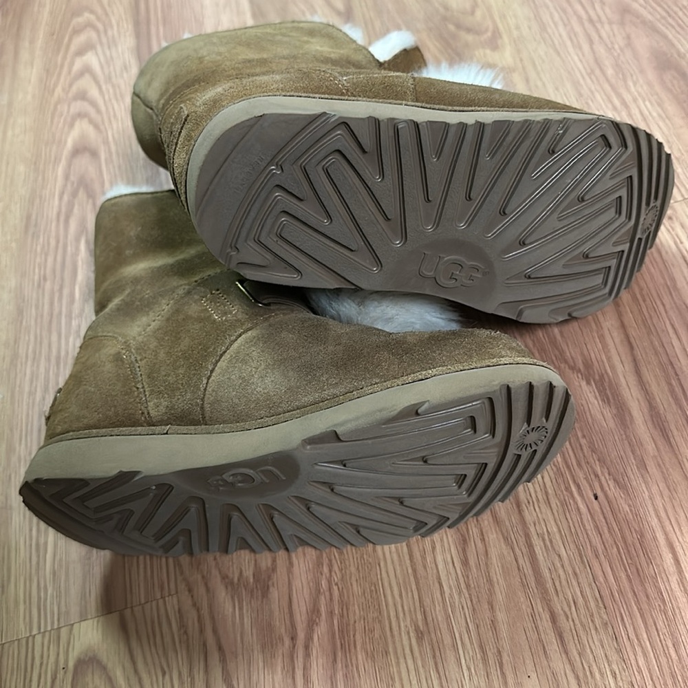 Isley Uggs - Picture 4 of 4